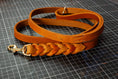 Bild in Galerie-Betrachter laden, geflochtene Hundeleine aus Fettleder