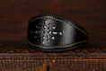 Bild in Galerie-Betrachter laden, Windhundhalsband Halsband für Windhund Galgo Whippet Windspiel aus Leder mit Lochmuster Schwarz Gold Metallic