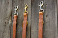 Bild in Galerie-Betrachter laden, Leinen-Endstücke für Lederleine WATZMANN. Lederleine in verschiedenen Längen. Handgenähte Leine aus Leder. Hundeleine von der JZ Ledermanufaktur