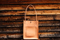 Bild in Galerie-Betrachter laden, Tasche Ledertasche Handgenähte Tasche aus Leder Handtasche von der JZ Ledermanufaktur LOXX Knopf