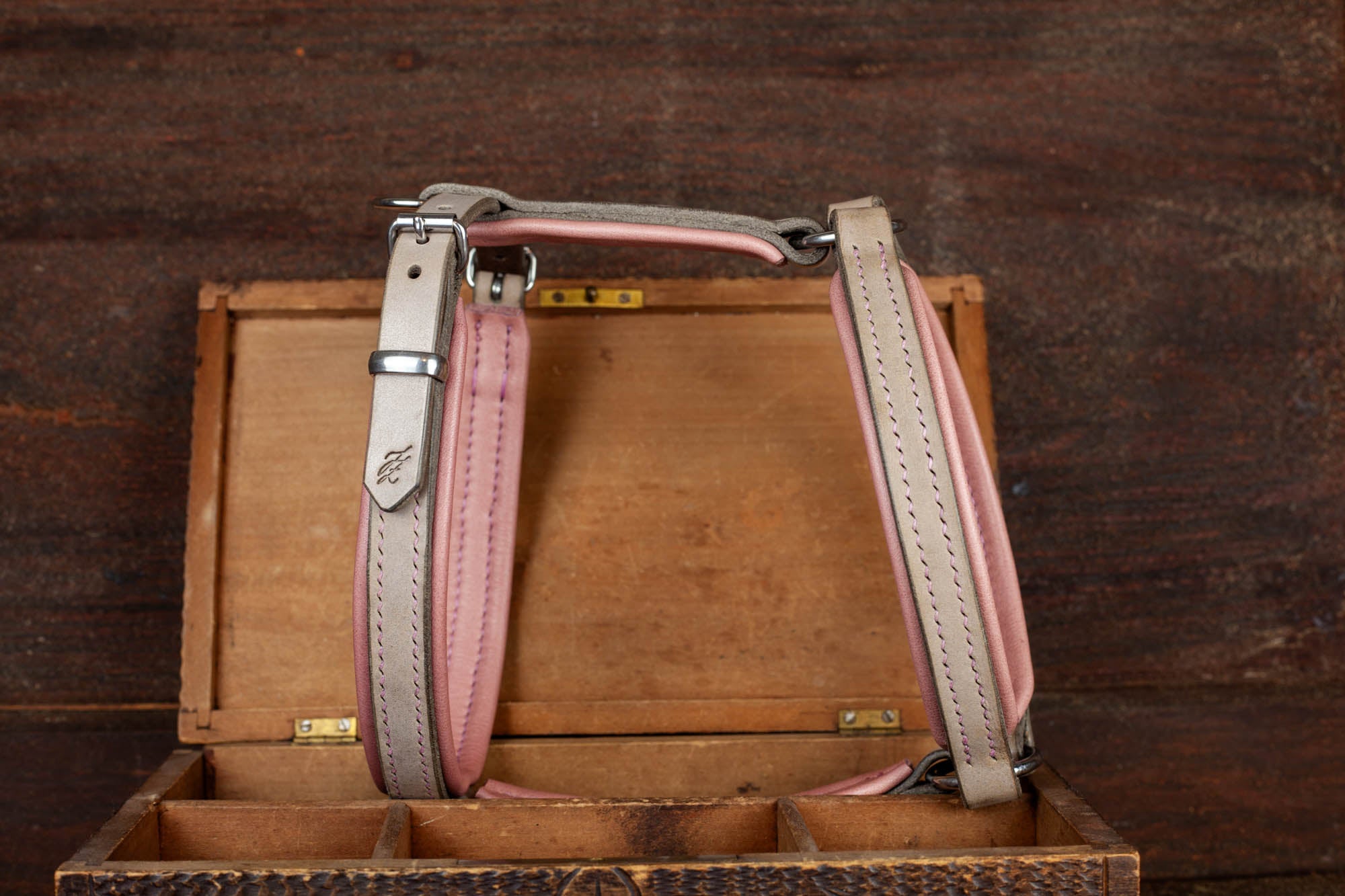 Hundegeschirr aus Leder Grau Rosa