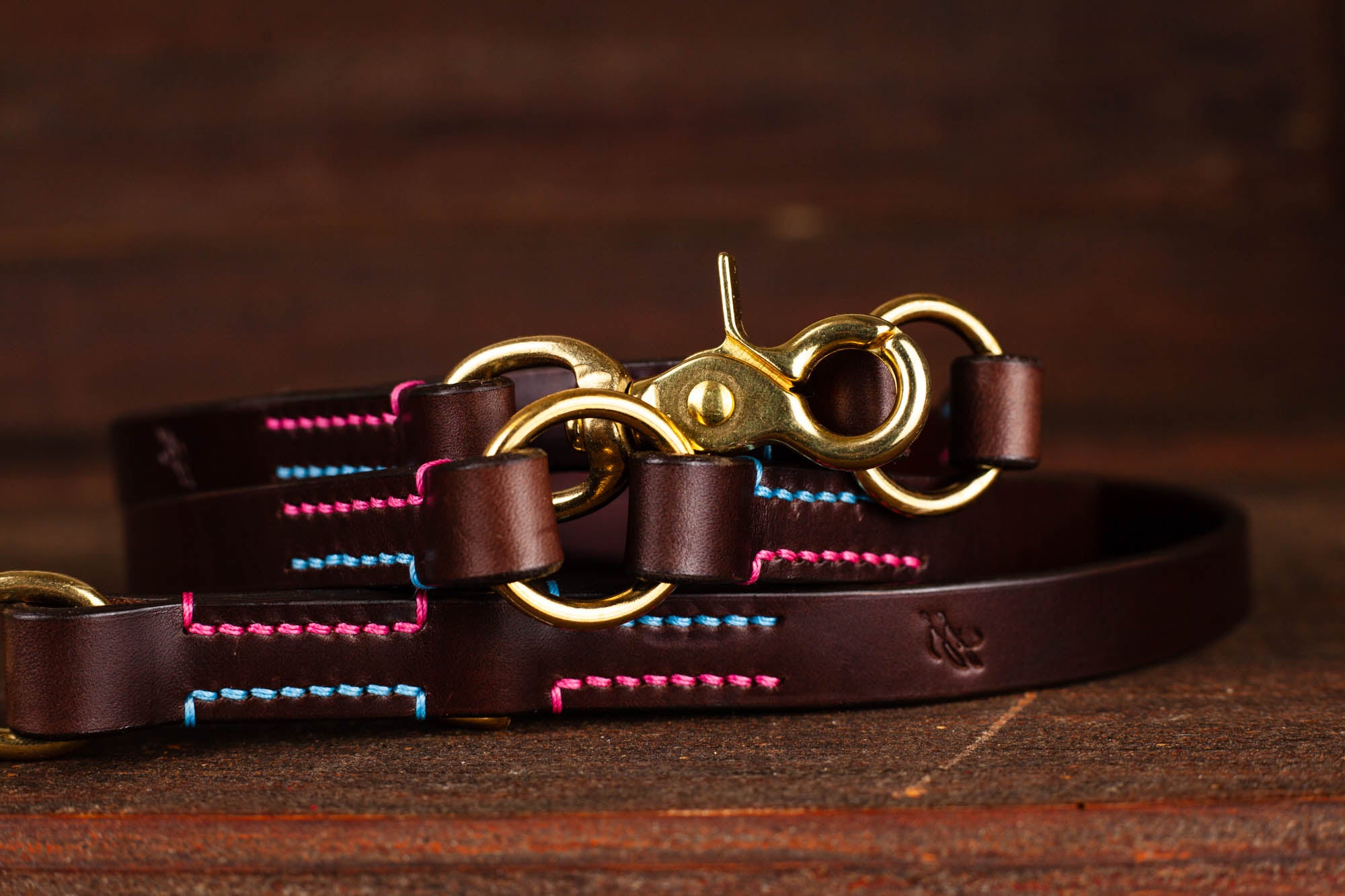 Dreifach verstellbare Hundeleine aus Leder Lederleine Leine Scherenkarabiner pink blau