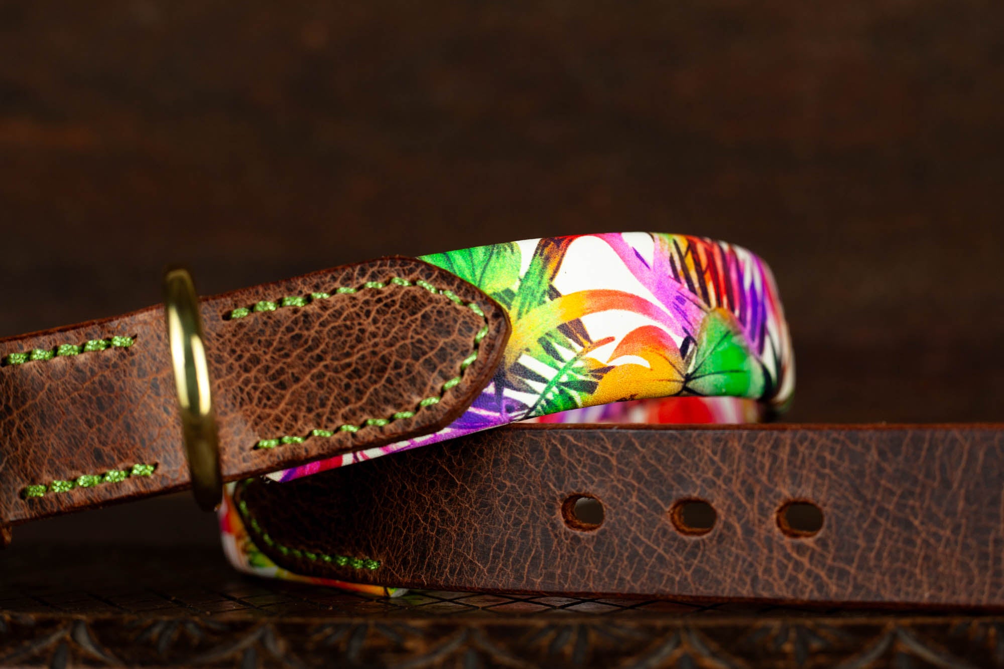 Halsband für Hunde aus Leder mit buntem Hawai Muster tropic