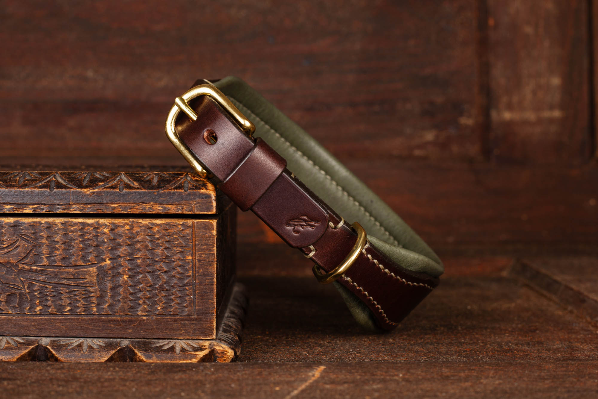 Hundehalsband Leder Dunkelbraun Olivgrün Messing