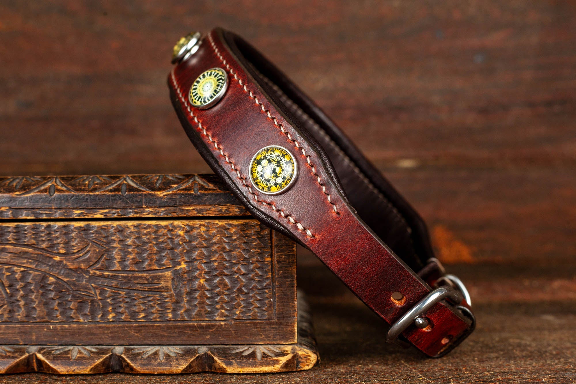 Handgenähtes Lederhalsband Hundehalsband mit auswechselbaren Cabochons Bunt Muster Leder