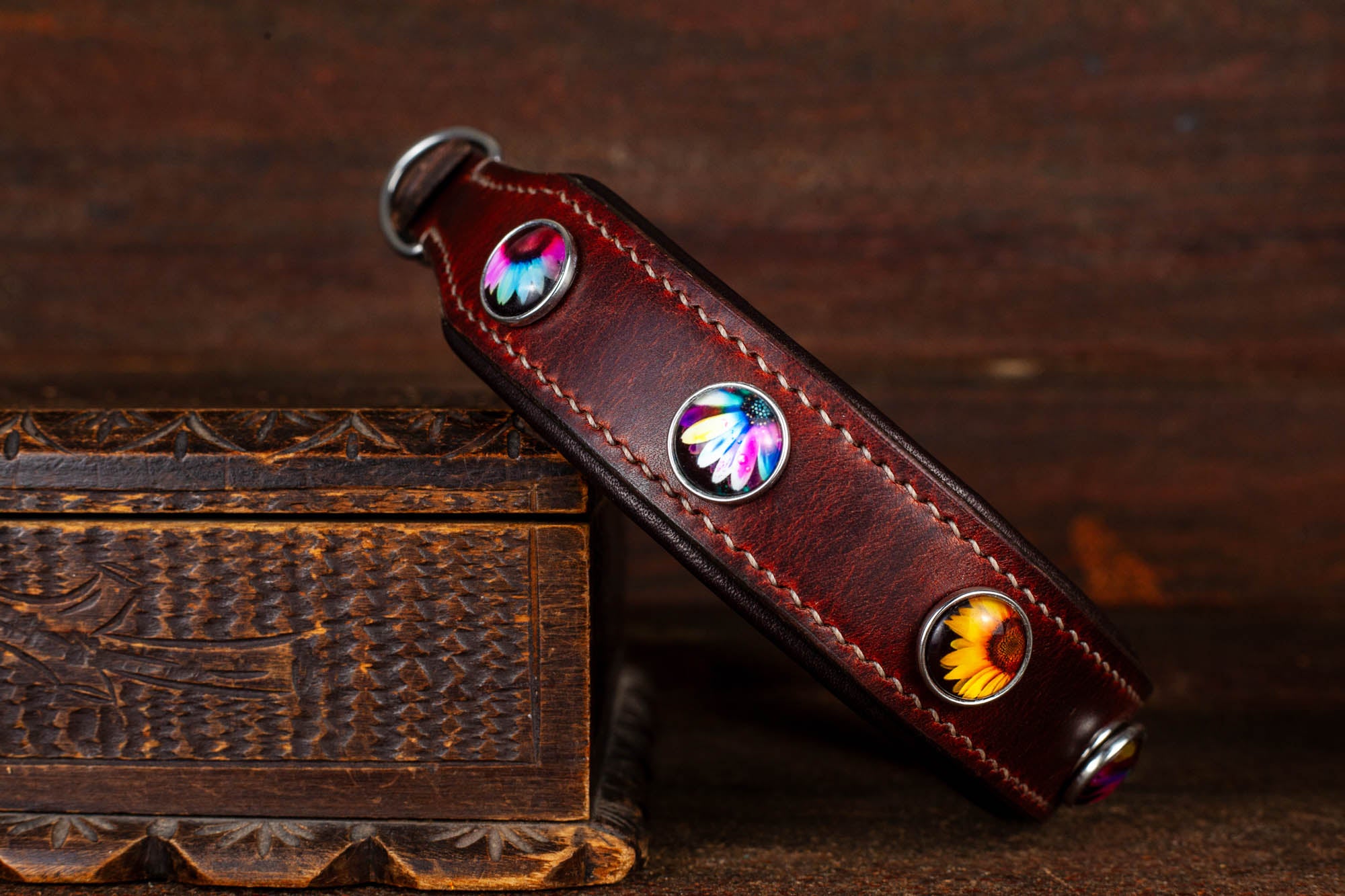 Lederhalsband braun mit Blumen bunt Hundehalsband