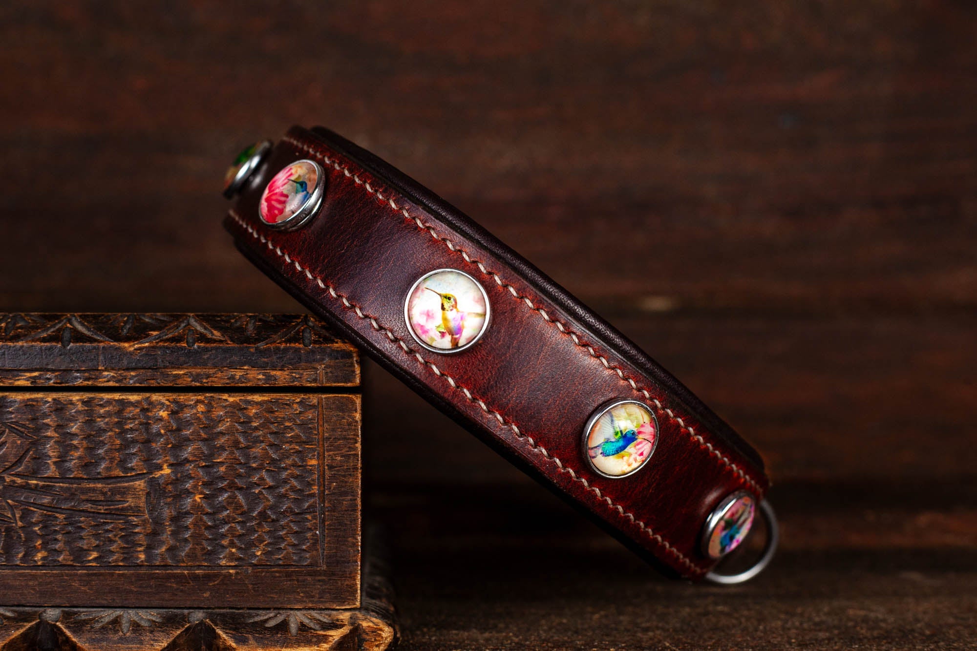 Hundehalsband Halsband aus Leder mit bunten Knöpfen Chunks Druckknöpfen Kolibri