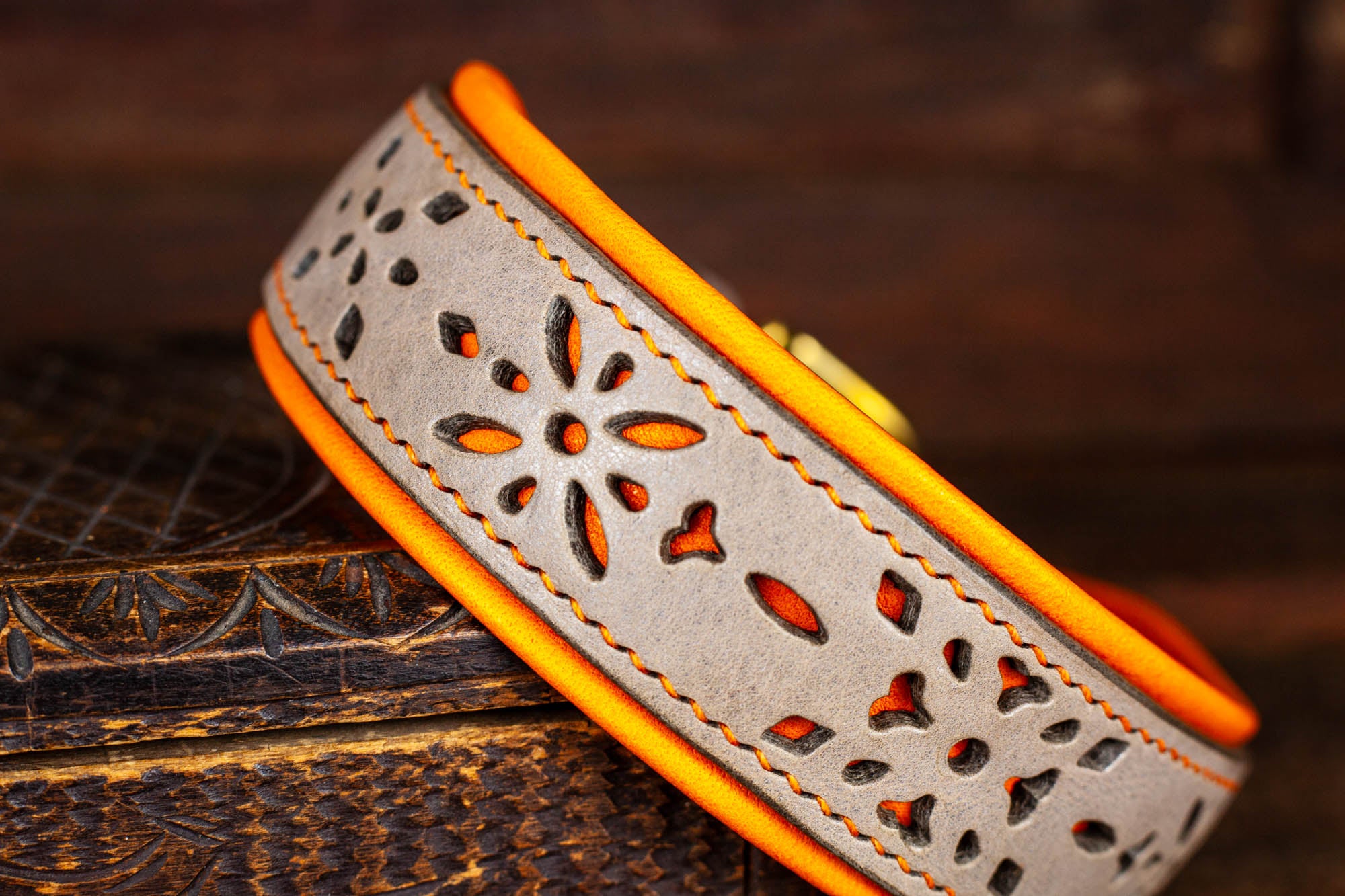 Hundehalsband aus Leder mit Lochmuster Halsband Lederhalsband Orange