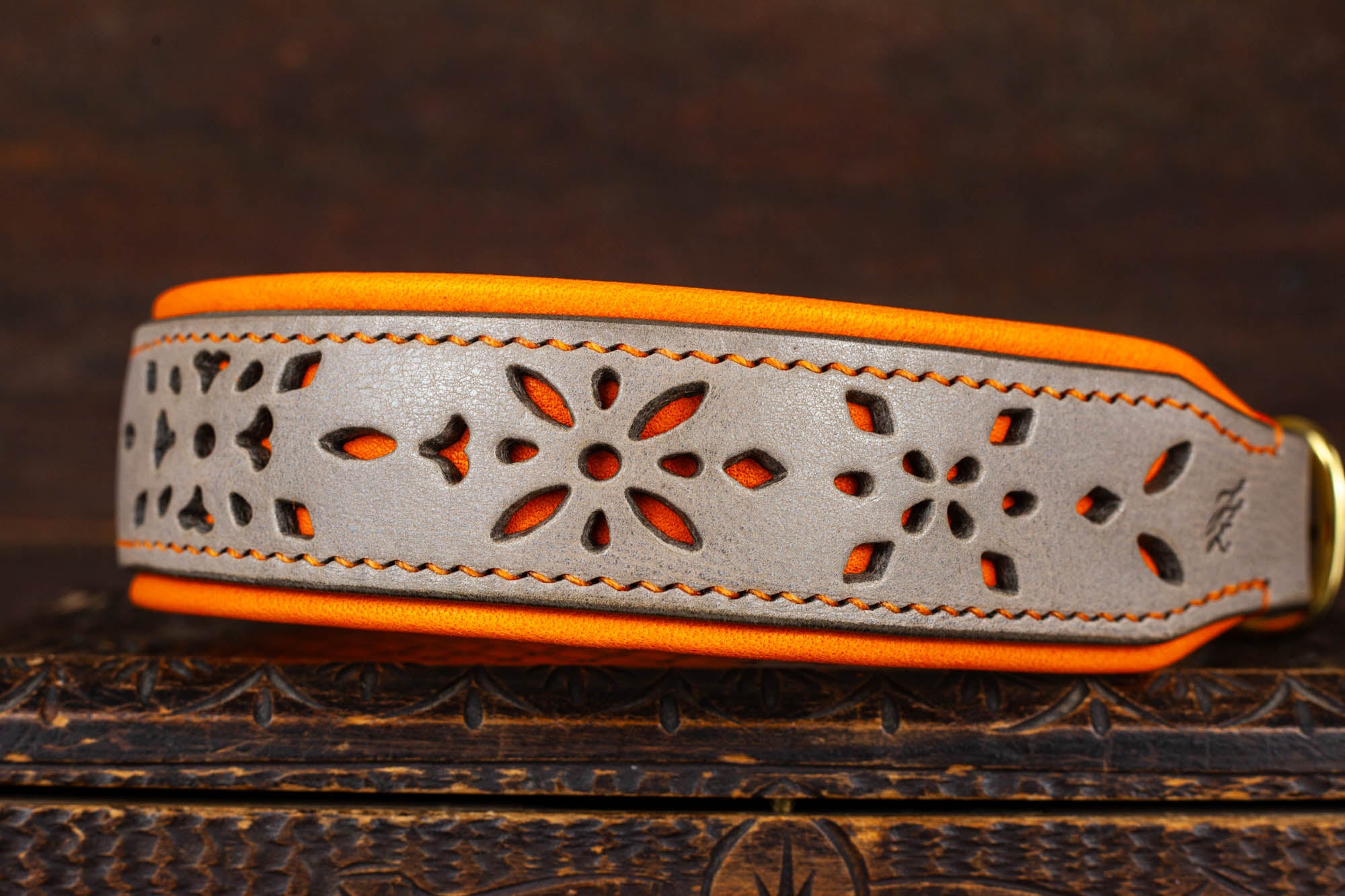 Hundehalsband aus Leder mit Lochmuster Halsband Lederhalsband JZ Ledermanufaktur