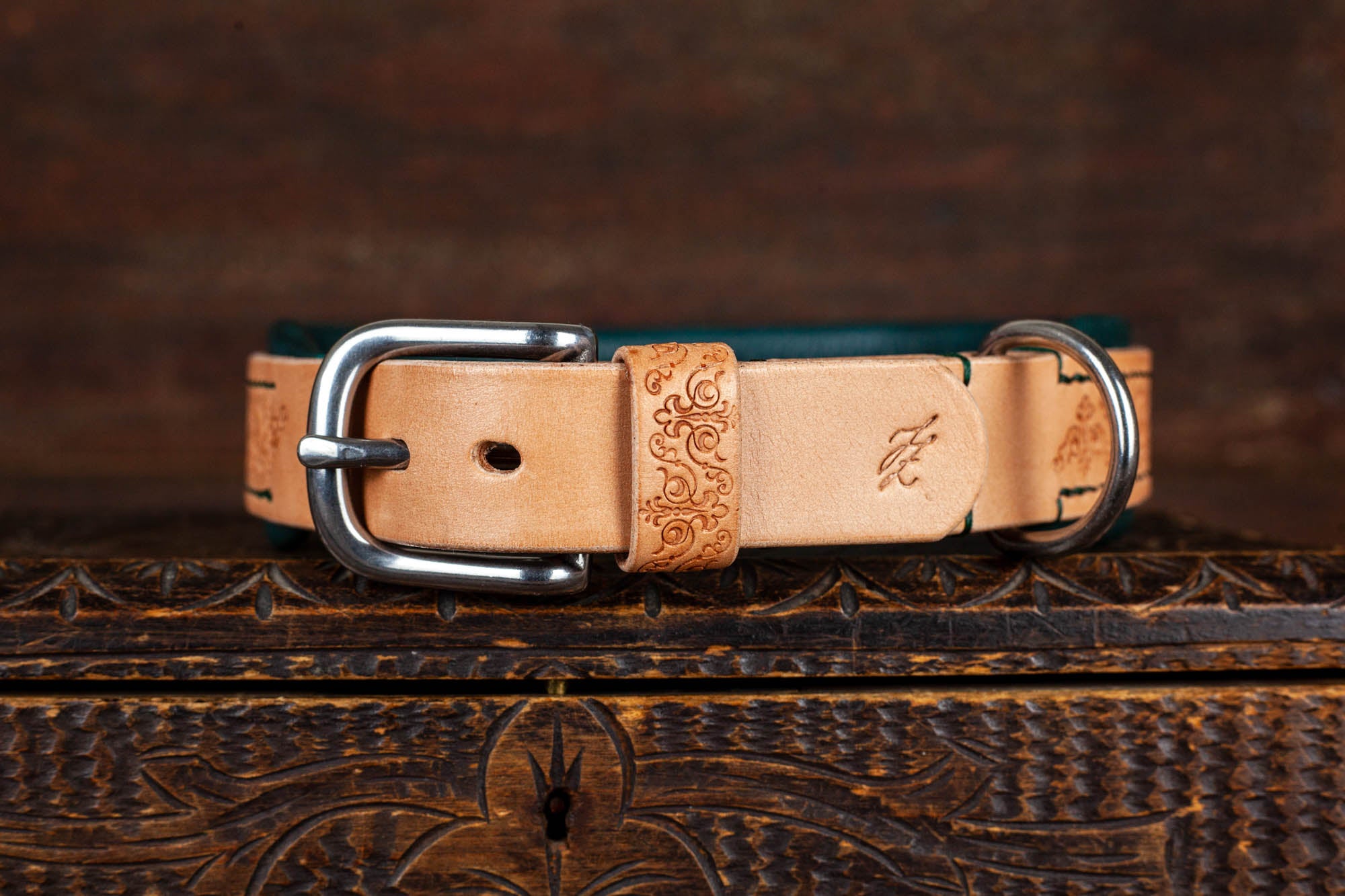 Hundehalsband mit Prägung Muster aus Leder Natur Edelstahl