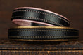 Bild in Galerie-Betrachter laden, Zugstopp Halsband Schwarz Gold Rosa Leder
