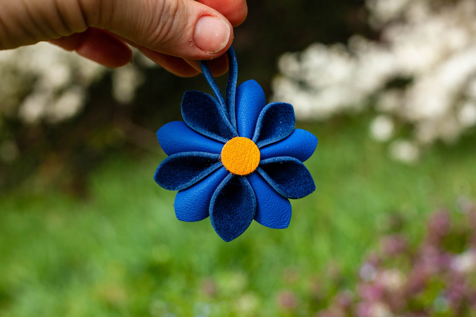 Anhänger Blume Leder blau