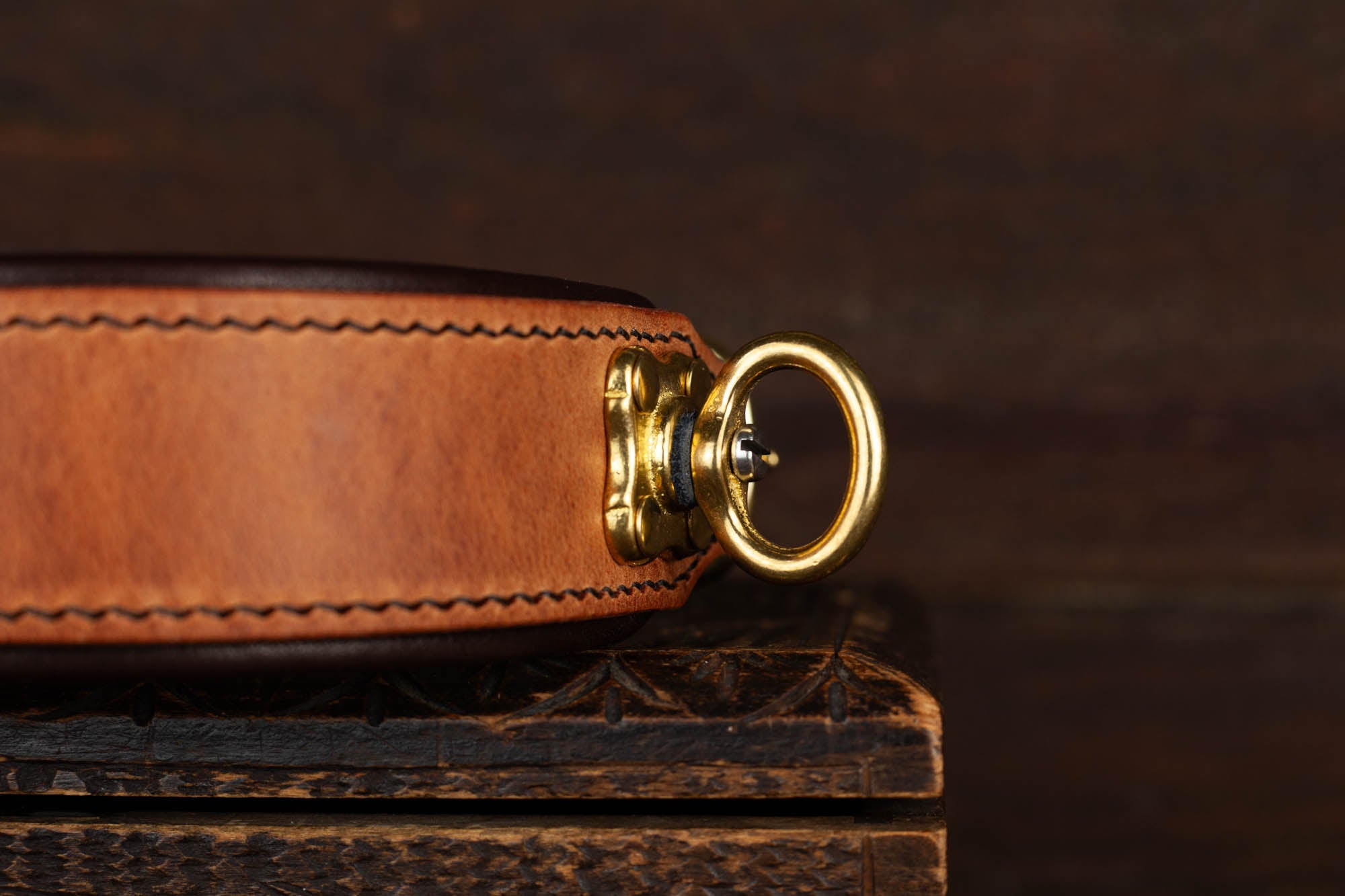 Schweißhalsung Messing Leder