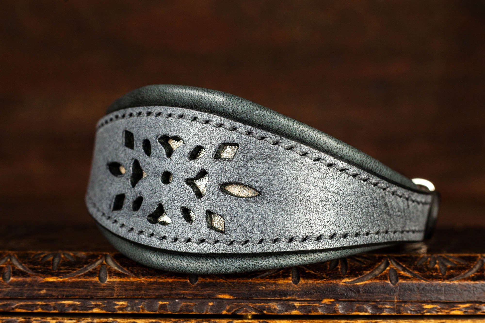 Windhundhalsband Halsband für Windhund Galgo Whippet Windspiel aus Leder mit Lochmuster Hundehalsband Lederhalsband