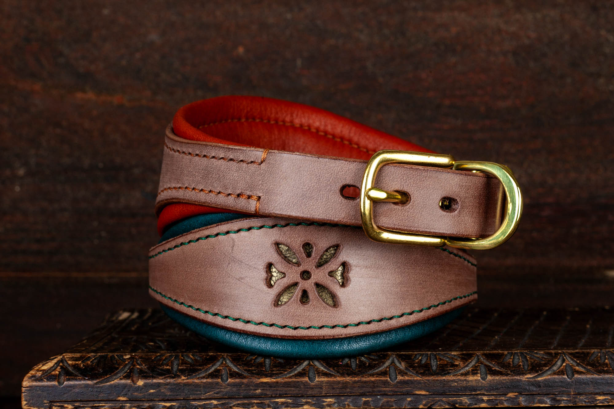 Windhundhalsband Halsband für Windhund Galgo Whippet Windspiel aus Leder mit Lochmuster braun