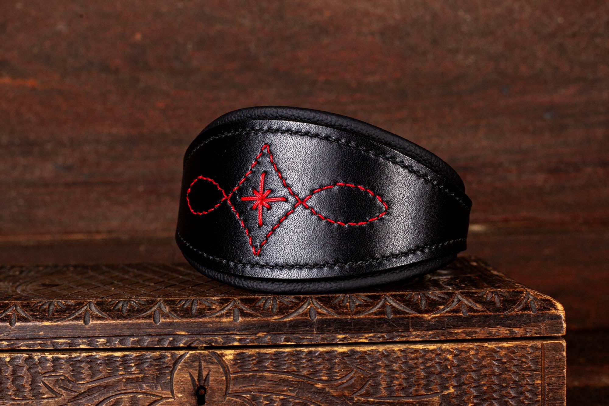 Windhundhalsband Galgohalsband aus Leder schwarz rot