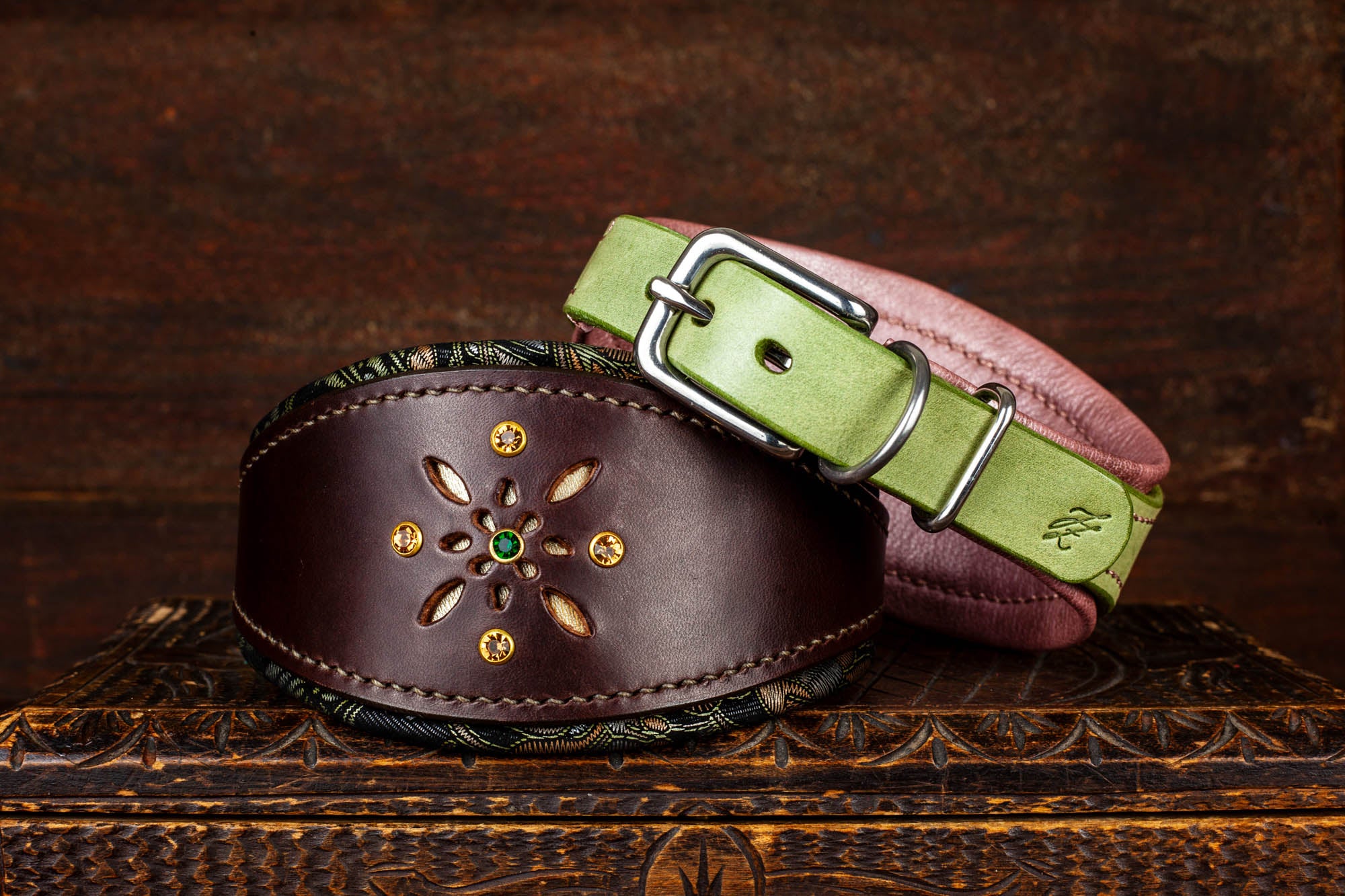 Windhundhalsband Halsband für Windhunde Galgos Whippets Windspiel aus Leder mit Lochmuster und Strassnieten Dunkelbraun Mintgrün Rosé Metallic