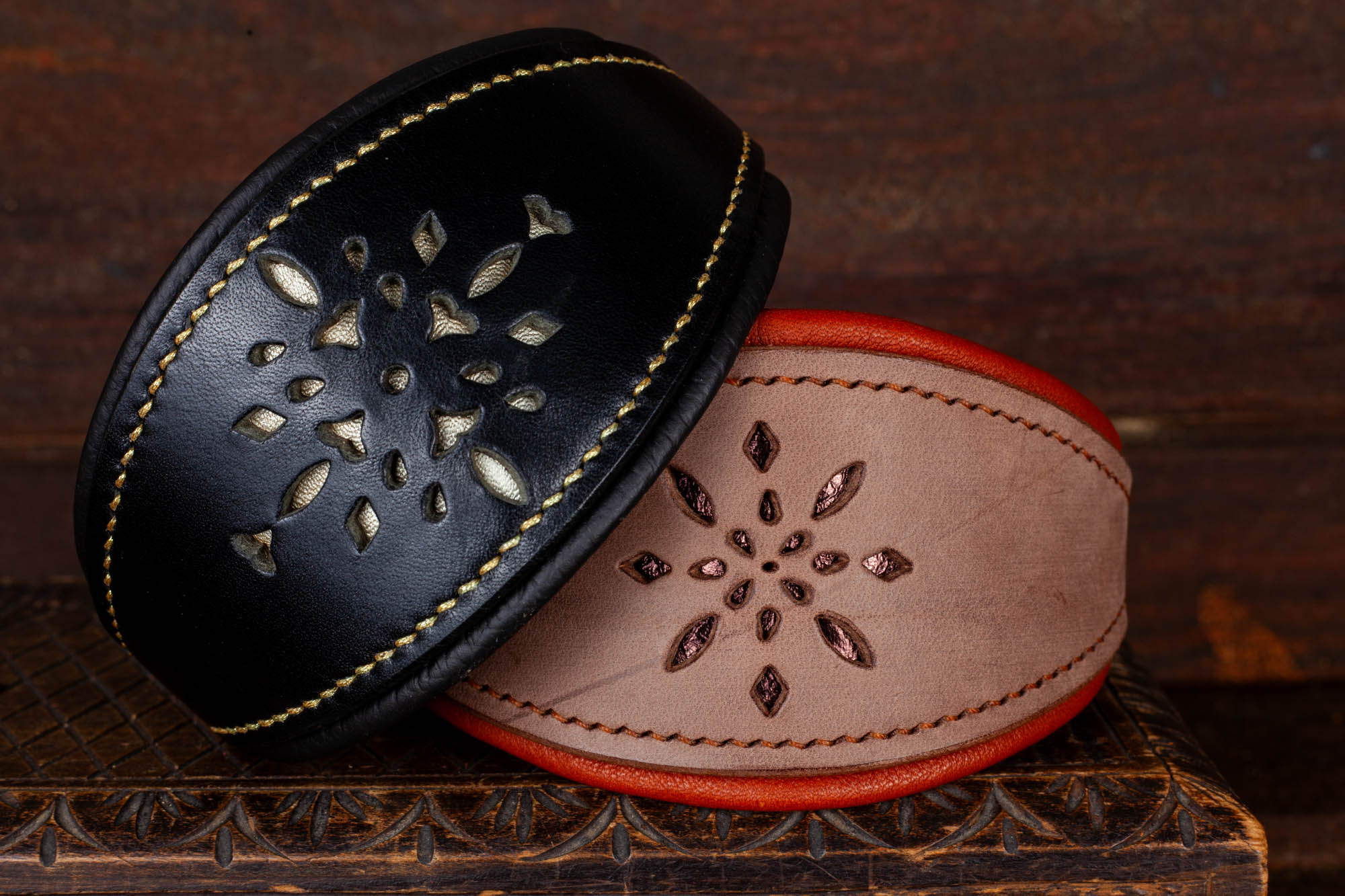 Windhundhalsband Halsband für Windhund Galgo Whippet Windspiel aus Leder mit Lochmuster exklusiv