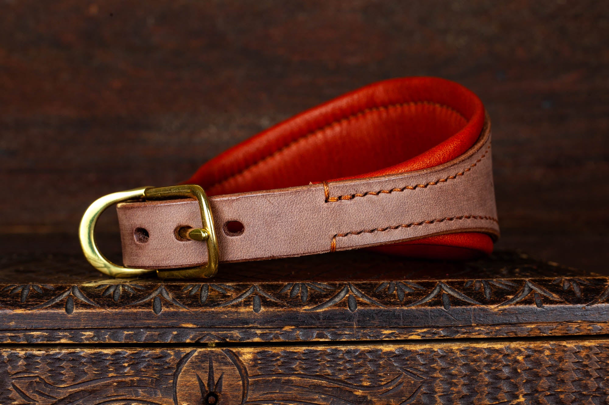 Windhundhalsband Halsband für Windhund Galgo Whippet Windspiel aus Leder mit Lochmuster Marone Braun