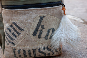 Vintage Rucksack mit alten originalen Leinensäcken Getreidesäcken. Rolltop Rucksack Canvas, Ziegenfell