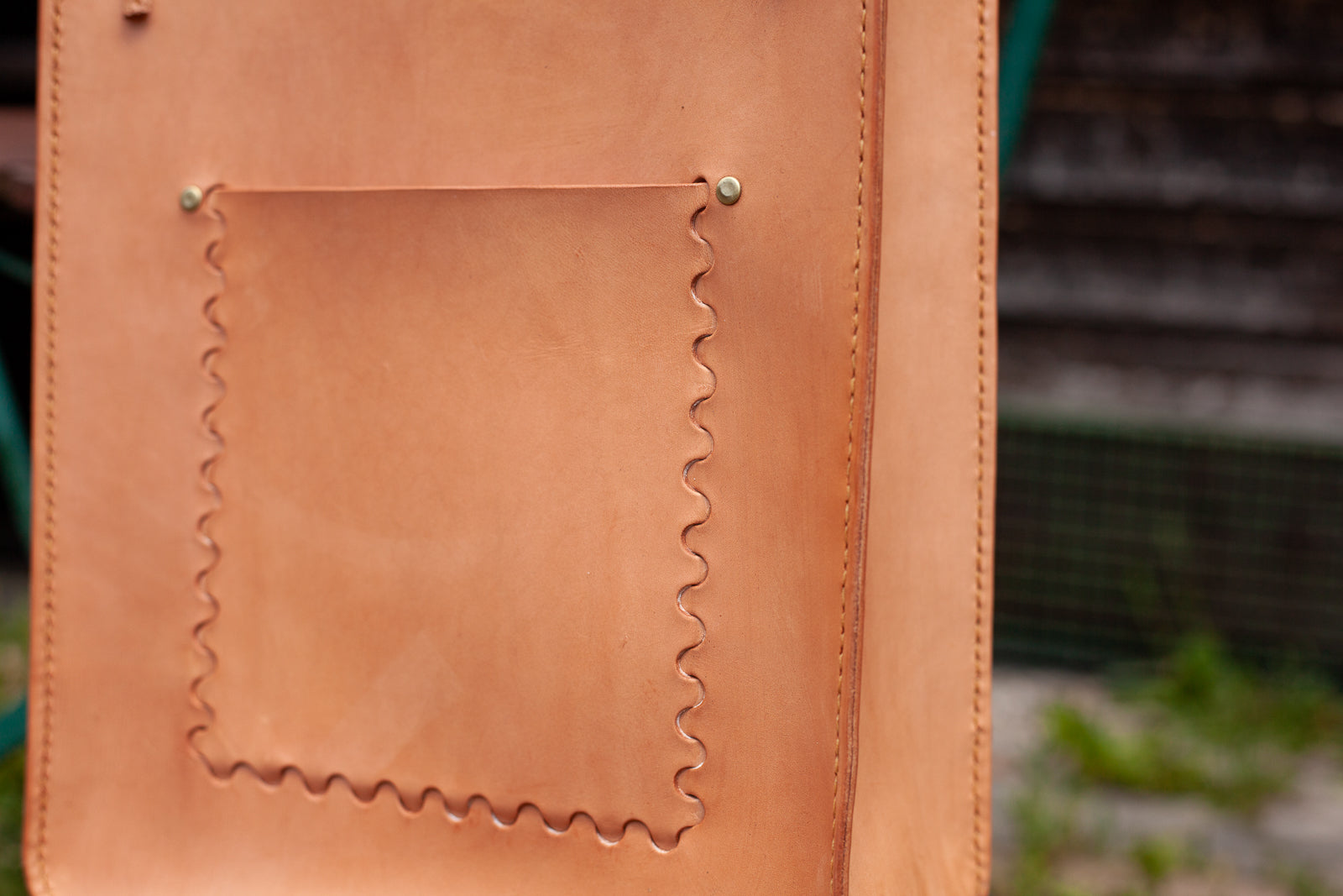 Tasche Ledertasche Handgenähte Tasche aus Leder Handtasche von der JZ Ledermanufaktur LOXX Knopf
